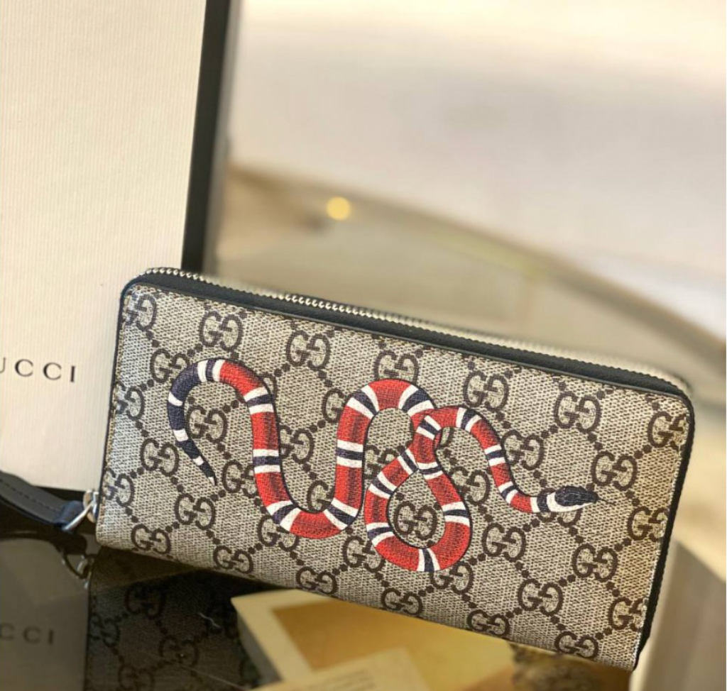 Gucci Kingsnake Print GG Supreme zip-around wallet in Cream Colour