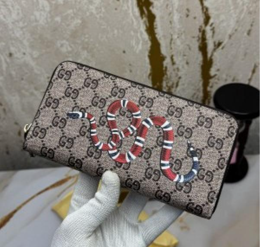Gucci Kingsnake Print GG Supreme zip-around wallet in Cream Colour
