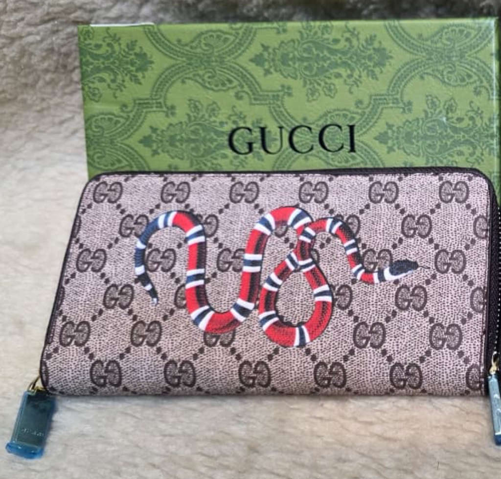 Gucci Kingsnake Print GG Supreme zip-around wallet in Cream Colour